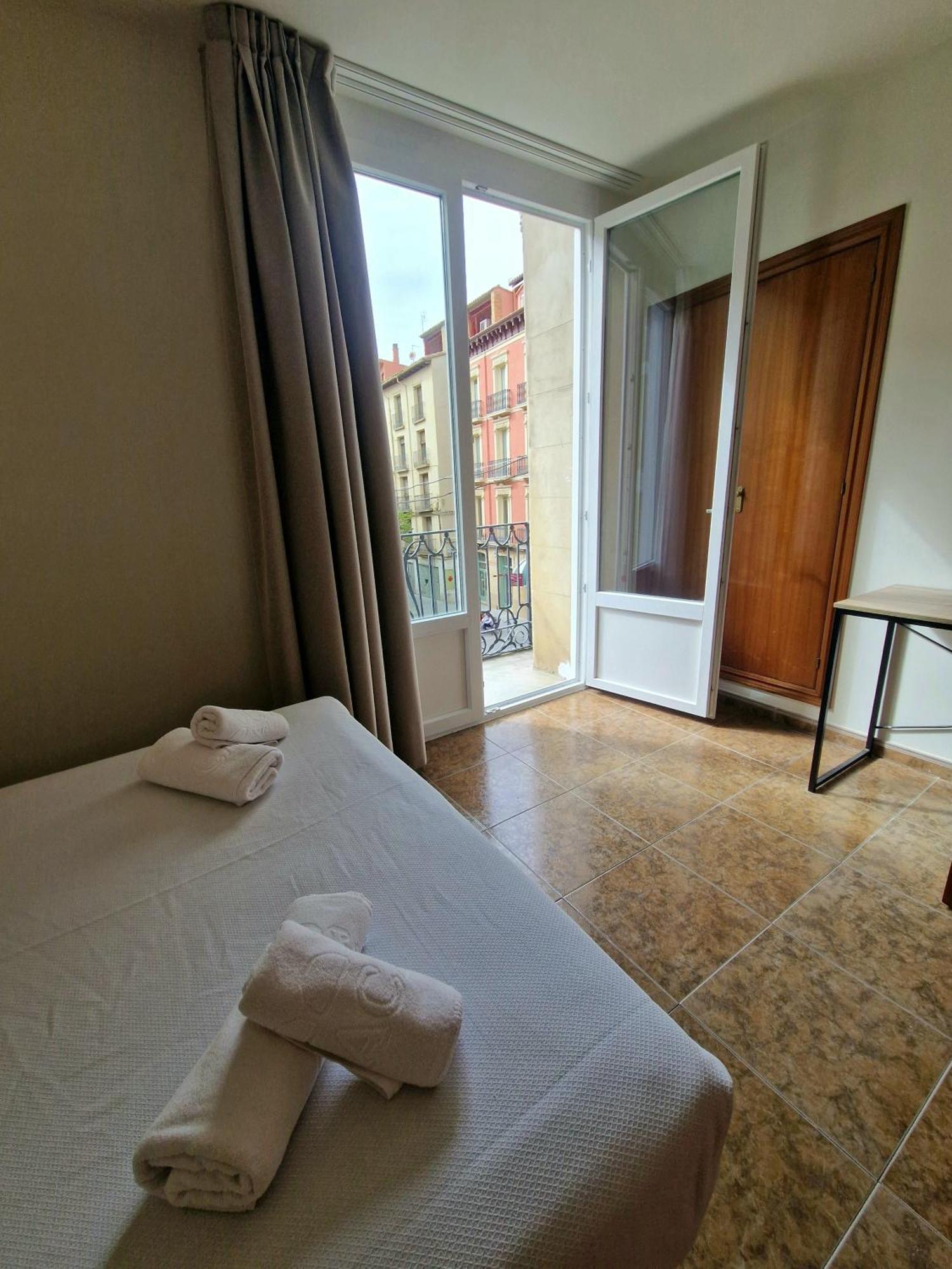 Hostal Rugaca Χουέσκα Εξωτερικό φωτογραφία